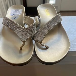 Kenneth Cole flip flops